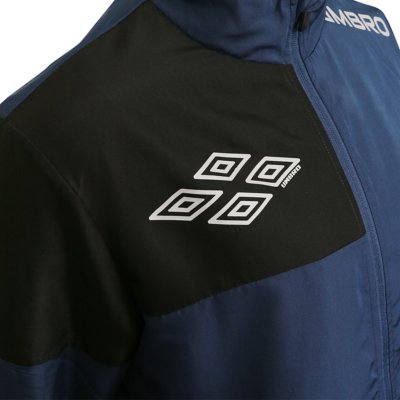 Survêtement umbro online intersport