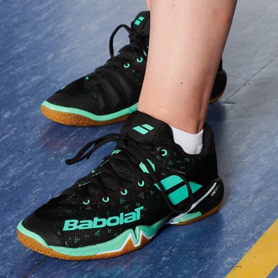 Chaussure best sale badminton intersport