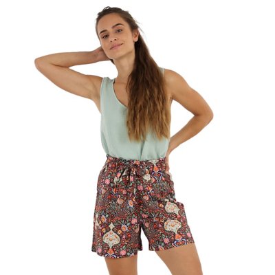 short femme iolina