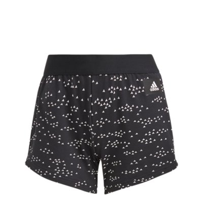 short femme w win short